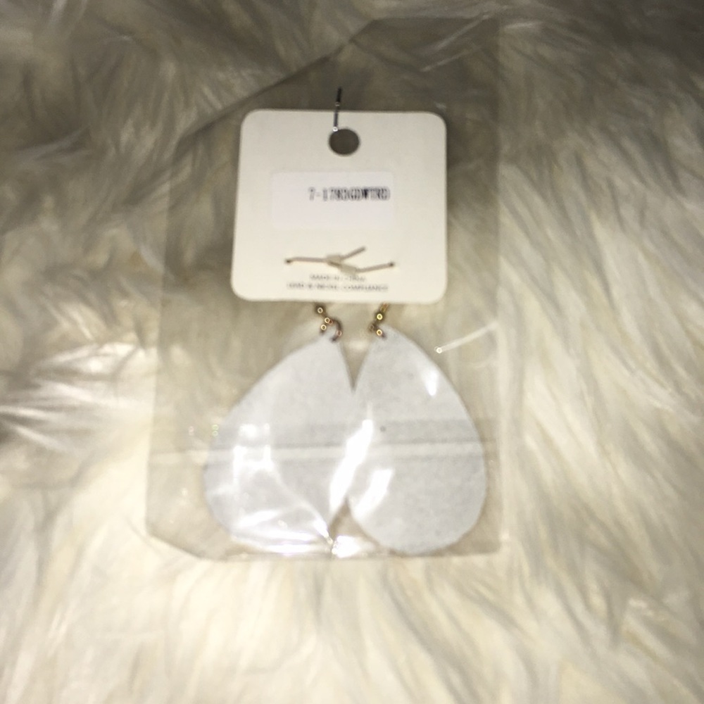 Baseball  tear drop leather earrings - Picture 3 of 3